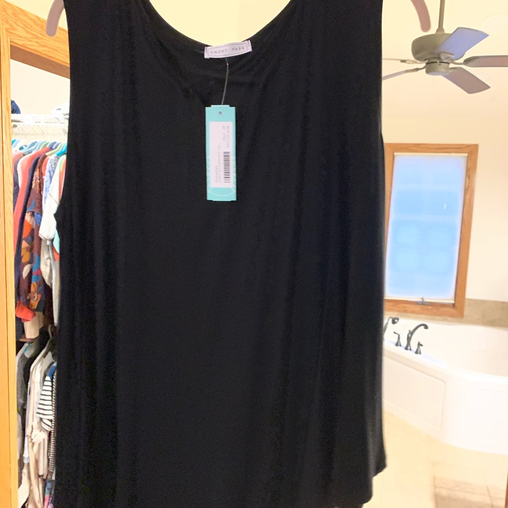 Black tank. Size 2X. New with tags!!